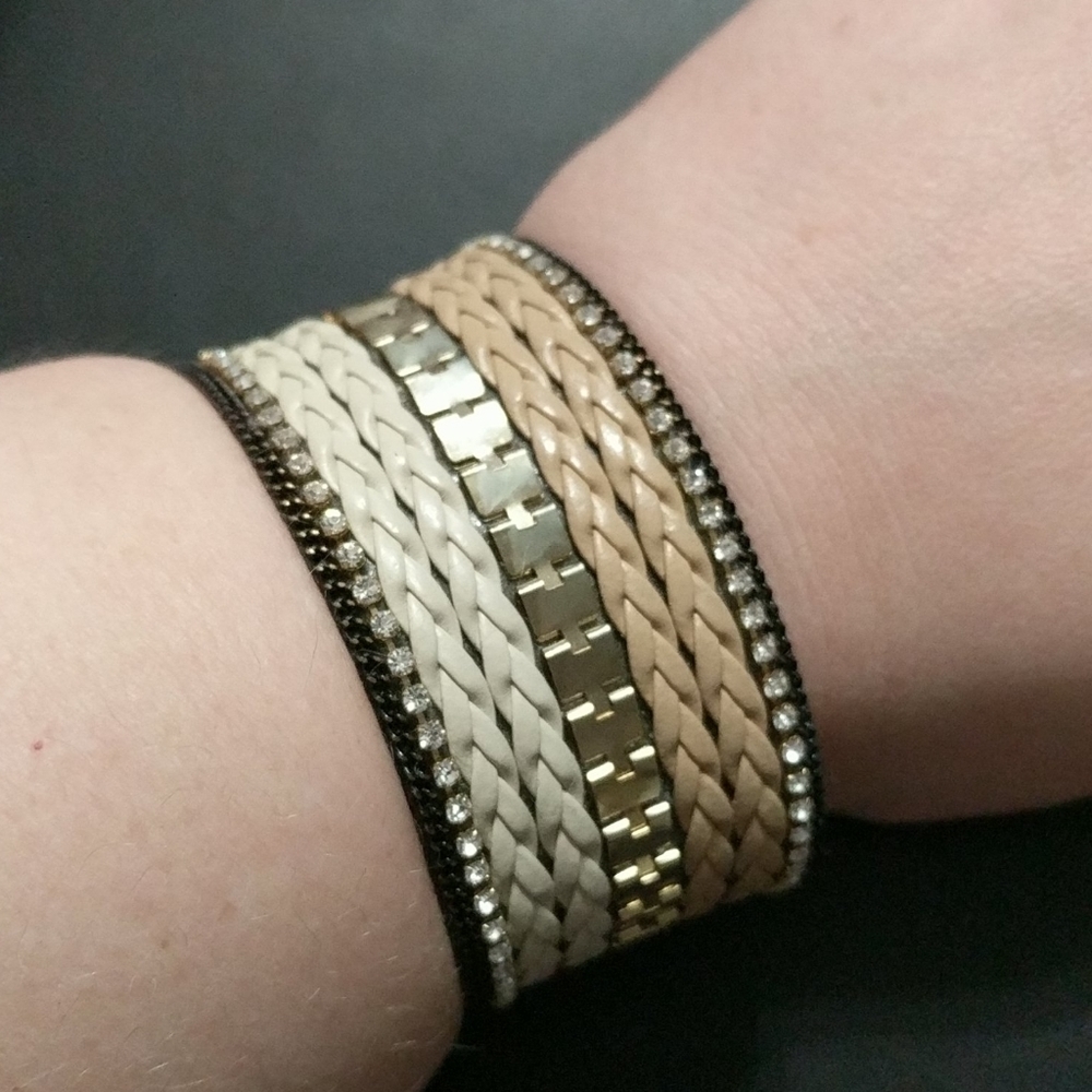Silver Tone𝅺 Cream Tan Leather Clear Rhinestone Magnetic Clasp Cuff Bracelet